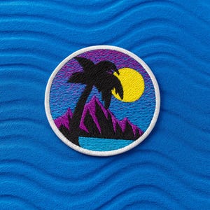 Palm Tree Sunset Scene Patch/Iron-On Patch/Gradient Ombre Color/Retro Beach/Embroidered Sew-on Applique for Vest/Jacket Clothing, Backpacks