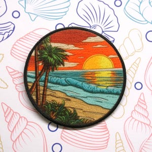 Tropischer Sonnenaufgang Aufnäher – Strand Horizon und Palmen Szene Applikation Souvenir Abzeichen für Jacken & Rucksäcke