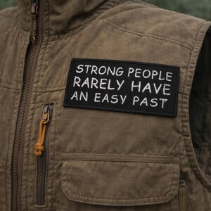 Strong People Rarely Have An Easy Past Patch/Iron-On Patch/Life Patches/Quotes & Phrases/Embroidered Sew-on Applique for Clothing Jackets