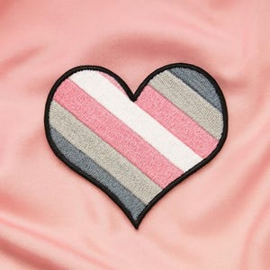 Patch halfseksueel meisje hart/opstrijkpatch/Love is Love/Gay Rights/Gelijke rechten/LHBTQ/geborduurde opnaaibare appliqué voor kledingvest/jas