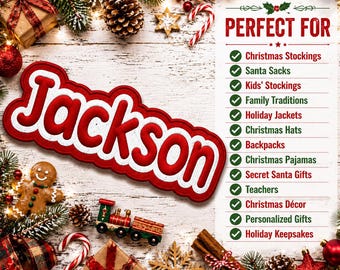 Könnte beinhalten: Ein rot-weißer Aufnäher mit dem Namen Jackson in fetter Schreibschrift, begleitet von einer Liste möglicher Verwendungen wie Weihnachtsstrümpfe, Weihnachtssäcke, Festtagsjacken, Rucksäcke, Schlafanzüge und personalisierte Geschenke.