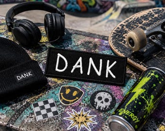 DANK-patch/opstrijkpatch/cannabisliefhebbers/skaters en memefans/streetwear/stoners/geborduurde opnaaibare appliqué voor kleding jasrugzak