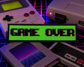 Game Over-patch: glitch-patch geborduurde opstrijk-/naaiapplicatie voor kleding, videogame, console/retrostijl/jaren 90 nostalgie, vintage patch
