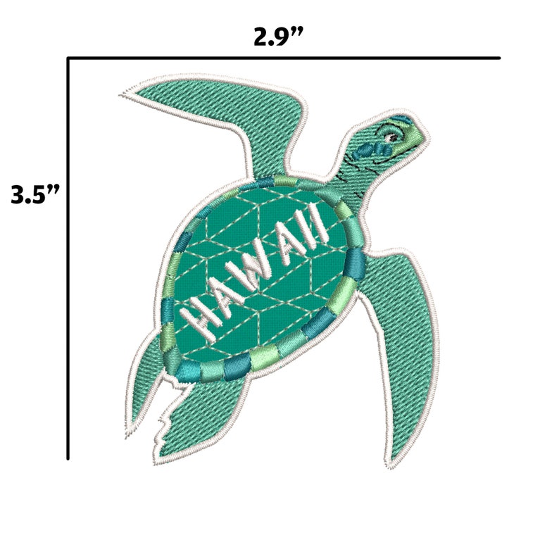 Pu&ograve; includere: Toppa ricamata a forma di tartaruga marina, larga 7,37 cm e alta 8,89 cm. La tartaruga &egrave; verde acqua e verde con la scritta "HAWAII" ricamata sul guscio. La toppa ha un bordo bianco.