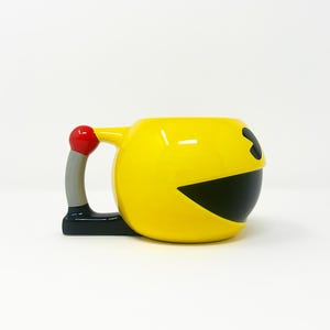 Pac-Man Shaped Mug | 3D Retro Arcade Coffee Cup | Gamer Gift | Novelty Ceramic Mug with Joystick Handle