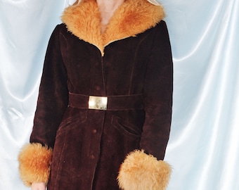 1970er Jahre Penny Lane Wildleder Gürteljacke mit Kunstpelzkragen und Manschetten ll Afghanischer Mantel ll Größe S ll