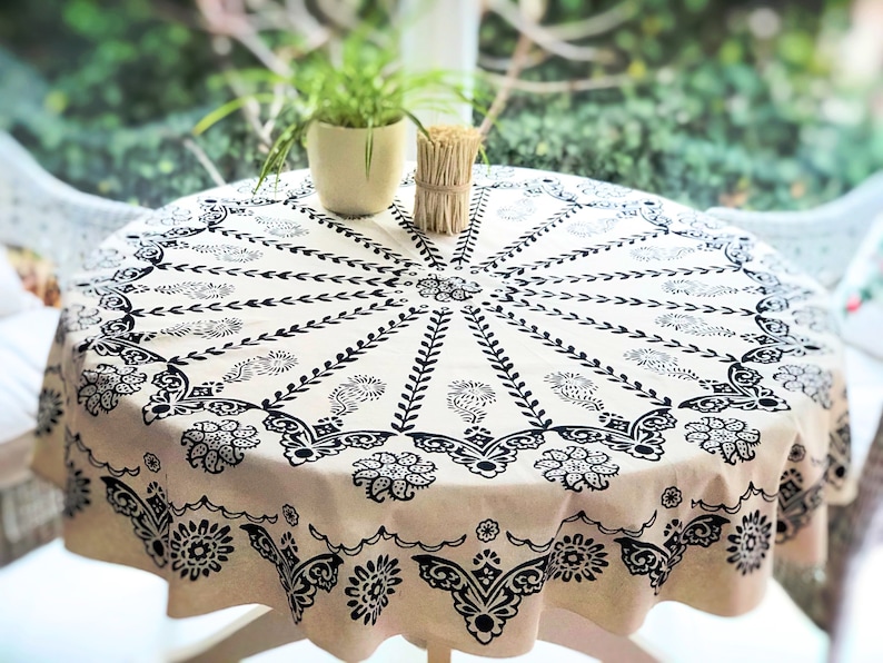 Block printed tablecloth
Handmade tablecloth
Traditional pattern
Black and white tablecloth
Ottoman design
Round tablecloth
Floral medallion pattern
Boho home decor
Turkish textile
Artisanal tablecloth