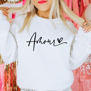 Amour Womens Sweatshirt Gift for Mom, Love Sweatshirt with heart gift for Her Oversized Sweatshirt, Cute Preppy Valentine Gift