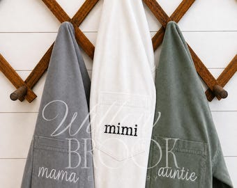 Op maat geborduurd T-shirt op zak, geborduurd T-shirt met comfortkleuren, oversized shirt Mimi cadeau voor moeder, mama geborduurd T-shirt op zak