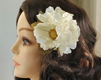 White Triple Poppy Tropical Vintage Pinup 1940s 1950s 1960s Hair Flower Wedding Hair Flower Rockabilly Bachelorette Hair Accessories Clip