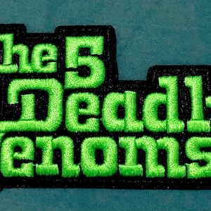 Peut inclure: Patch brodé vert avec contour noir. Le patch indique "The 5 Deadly Venoms".