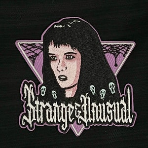Estranho e Incomum - Patch Bordado para Passar a Ferro