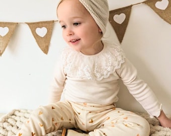 Rib leggings in caramel hearts print on ecru, baby leggings, girls' leggings, baby neutral summer clothes, girls' spring clothes, baby gift