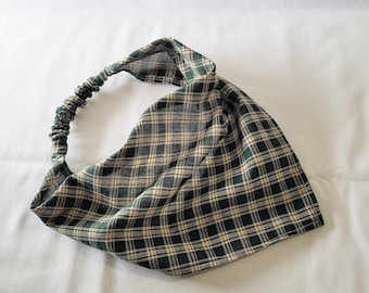 Grün und hellbraun kariertes elastisches Haarbandana, Cottagecore Dreieckskopftuch
