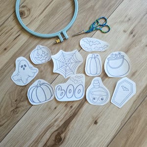 Halloween-borduurpatronen met steken, kousen, cadeaus voor knutselaars