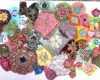 Stoffen appliques Sari Silk applique Vintage geborduurde fragmenten Restanten Craft Journals India Rare