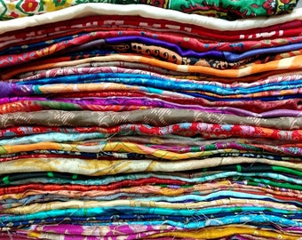 Lot 100% reine Seide Vintage Sari Stoff FAT QUARTERS Bundle Quilten Handwerk Journal Projekt Dekor Material Indien Ostereier nach Gewicht