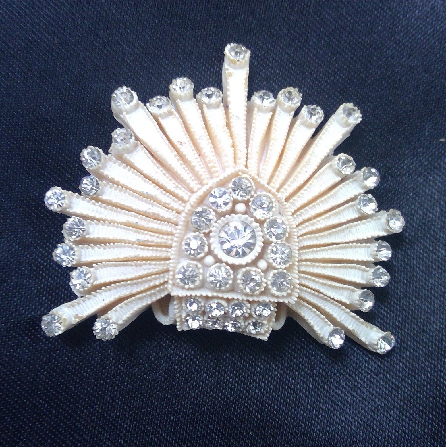 Broche Ancienne Art Déco - Celluloïd Ou Galalith Avec Strass - Bijou Vintage D'occasion - Style Rétro