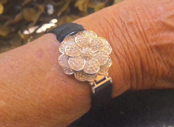 Crystal Flower Secret Watch: Mother of Pearl Face, Suzanne  display picture 1