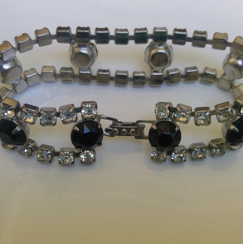 Diamante and glass claw set bracelet