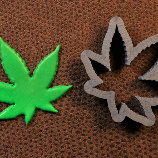 Clay cutters, cannabis leaves #132-133, 2 different sizes, set of 2