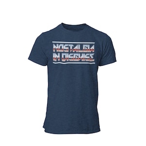 Nostalgie In Disguise Chemise Unisex | Rétro 80's Saturday Morning Cartoons Hero Comic Parodie Graphic T-Shirt | Vacances universelles | Cadeau