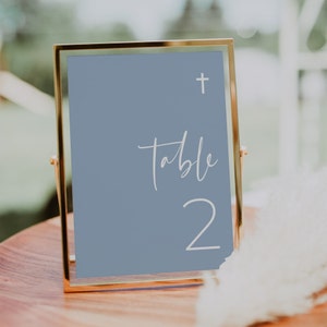 Modèle de numéro de table de baptême moderne bleu poussiéreux, numéros de table de baptême imprimables, décoration religieuse pour garçons modifiable, téléchargement immédiat, #DB