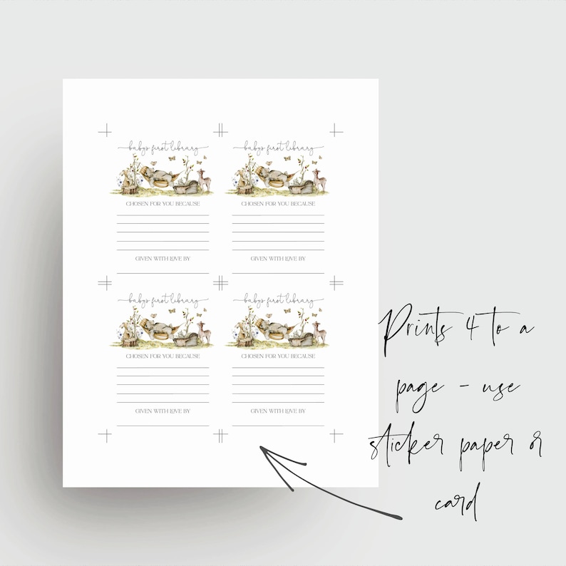 Pu&ograve; includere: Carte di gioco per baby shower stampabili con tema boscoso. Le carte mostrano un cucciolo di animale in un cesto con il testo "baby's first library" e "chosen for you because". Le carte sono progettate per essere stampate 4 per pagina e utilizzate con carta adesiva.