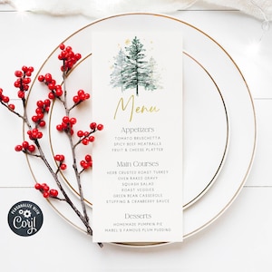 Pode incluir: Um modelo de menu de Natal com uma ilustração em aquarela de uma árvore de pinho verde com estrelas douradas em um fundo branco. O menu inclui aperitivos, pratos principais e sobremesas. O texto diz: "Menu", "Aperitivos", "Bruschetta de tomate", "Almôndegas de carne bovina picante", "Bandeja de frutas e queijo", "Pratos principais", "Peru assado com crosta de ervas", "Molho assado no forno", "Salada de abóbora", "Vegetais assados", "Caçarola de feijão verde", "Recheio e molho de cranberry", "Sobremesas", "Torta de abóbora caseira", "O famoso pudim de ameixa de Mabel".