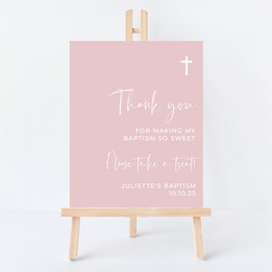 Peut inclure: Un panneau rose avec du texte blanc qui dit "Merci d'avoir rendu mon bapt&ecirc;me si doux. Prenez un cadeau !"  Bapt&ecirc;me de Juliette 10.10.25. Une croix blanche est dans le coin sup&eacute;rieur droit.