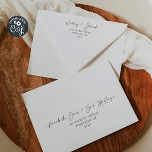 Puede incluir: Dos sobres blancos con etiquetas de dirección en tinta negra. El sobre superior está dirigido a Andrey & Josiah, 102 Beverley Road, Portland, OR 97217. El sobre inferior está dirigido a Annabelle Jones & Jack McKenzie, 67 Everley Avenue, Portland, OR 97217.