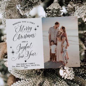 Minimalistyczny Boho Photo Holiday Card Template, Wydrukuj Nowoczesną Prostą Kartkę Bożonarodzeniową, Edytowalną Kartkę Wesołych Świąt Bożego Narodzenia na Nowy Rok, Natychmiastowe Pobieranie
