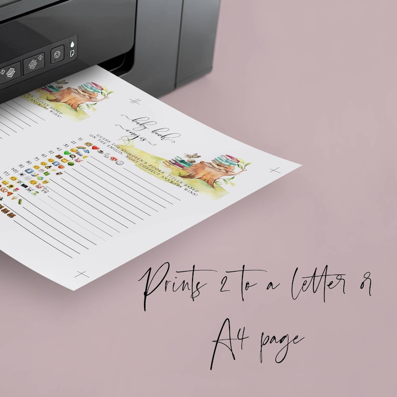 Puede incluir: Juego de baby shower imprimible con una ilustraci&oacute;n de acuarela de una ardilla sosteniendo una pila de libros. El juego pide a los invitados que adivinen los t&iacute;tulos de libros para ni&ntilde;os en funci&oacute;n de los emojis. El texto "Baby Book Guess" est&aacute; escrito en cursiva.