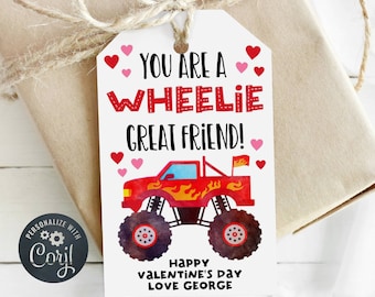 Puede incluir: Un camión monstruo rojo con llamas en el lateral y una bandera blanca en la parte trasera. El camión está sobre un fondo blanco con corazones rosas y el texto "You are a Wheelie Great Friend! Happy Valentine's Day Love George".