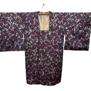 Vintage Silk Michiyuki Kimono | Floral Pattern Jacket 23x40 | Japanese Women&#39;s Kimono Coat