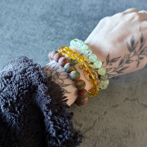 EARTH & SACRAL CONNECTION Bracelet Stack - Prehnite Bracelet - Citrine Bracelet - Agate Bracelet - Beaded Stretch Bracelet Set