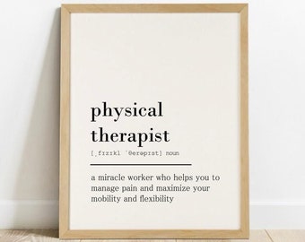Puede incluir: Una impresión enmarcada con la definición de la palabra "fisioterapeuta". La definición dice: "un hacedor de milagros que te ayuda a controlar el dolor y maximizar tu movilidad y flexibilidad."