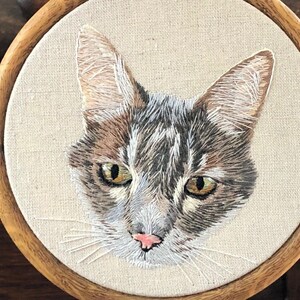 Made to order- Custom Hand embroidered Pet Portrait- Dog/Cat Portrait- gifts for pet lovers- memorabilia for loved pets - Christmas gift bild 10