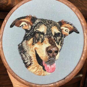 Made to order- Custom Hand embroidered Pet Portrait- Dog/Cat Portrait- gifts for pet lovers- memorabilia for loved pets - Christmas gift bild 2