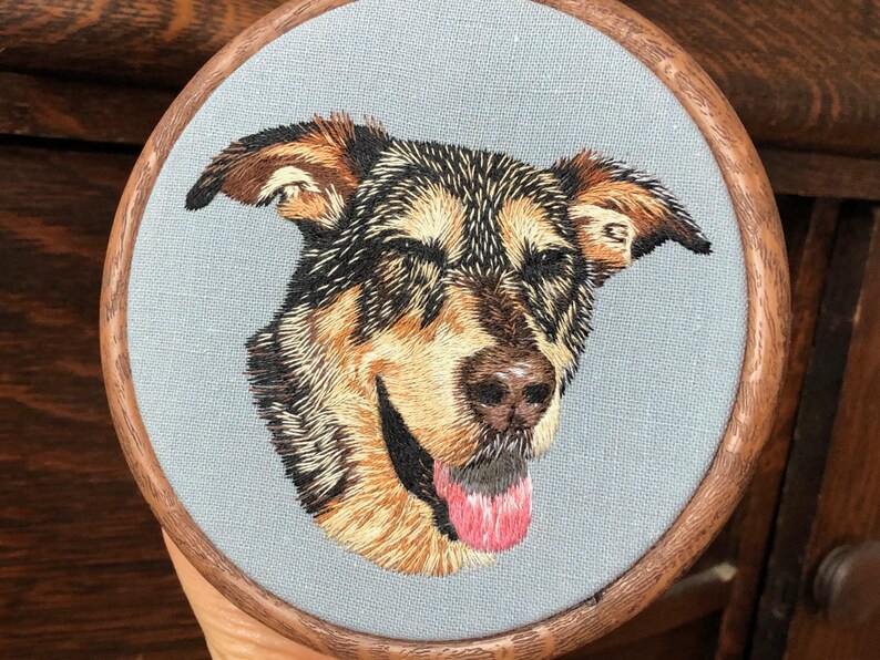Made to order- Custom Hand embroidered Pet Portrait- Dog/Cat Portrait- gifts for pet lovers- memorabilia for loved pets - Christmas gift bild 2