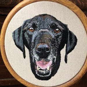Made to order- Custom Hand embroidered Pet Portrait- Dog/Cat Portrait- gifts for pet lovers- memorabilia for loved pets - Christmas gift bild 4