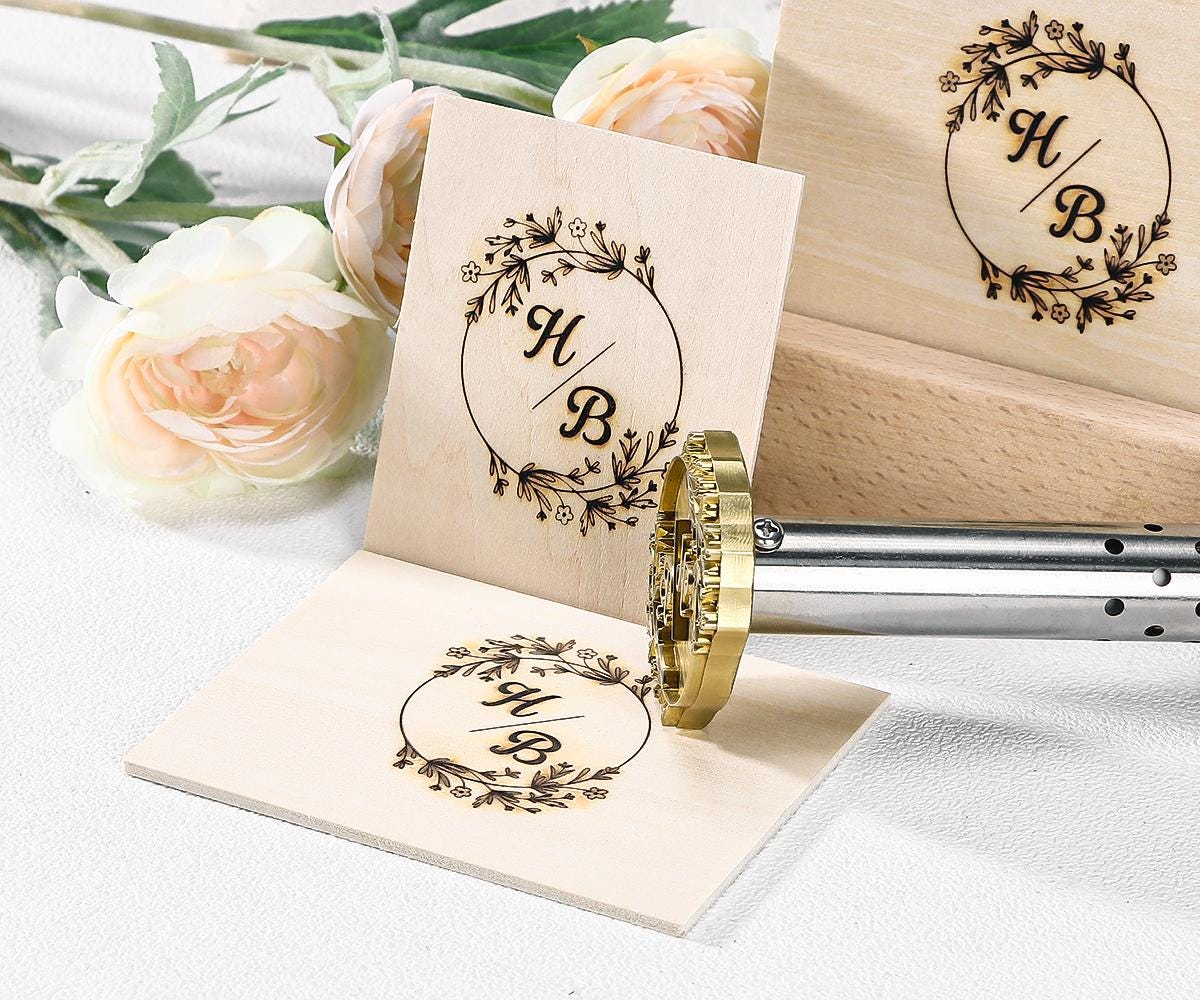 Marcador de corona personalizado con inicial, marcador de boda, regalo de  boda, marca de cuero personalizada, marca eléctrica para alimentos - Etsy  México, image size:1200x1000