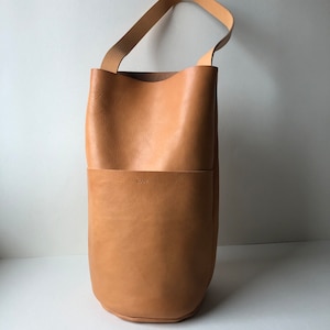 Veg tanned leather bag available in 4 colors. Leather tote with large  outside pocket. Cap Sa Sal Collection. 3 sizes. Handmade. — Vermut Atelier