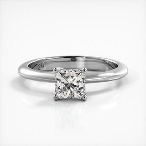 Anillo de compromiso de moissanita con solitario de talla princesa en plata de ley o oro blanco/amarillo sólido de 10 quilates