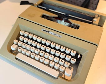 Olivetti Lettera 25 con bolsa de transporte original y manual.
