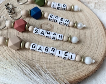 Keychain, personalized keychain, first name keychain, wooden bead keychain, customizable keychain, silicone keychain, personalized