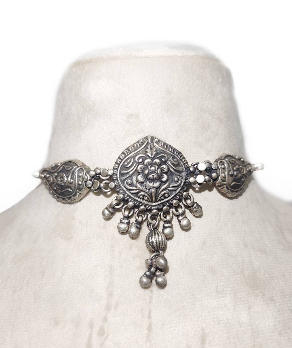 Silver choker necklace online deals