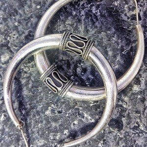Silber Creolen, Sterling Silber Creolen, traditionelle Designer handgefertigte Silber Creolen, handgefertigte Tropfen und Creolen Ohrring