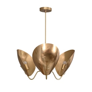 3 ljus böjda skärmar pendellampa i rå mässing, mid-century modern Sputnik-krona