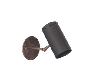 Handgefertigte Zylinder Wandleuchte aus Messing: Mid Century Modern Wandlampe
